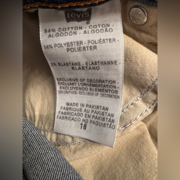 Levi's 512 Perfectly Slimming Capri Jeans - Picture 8 of 10